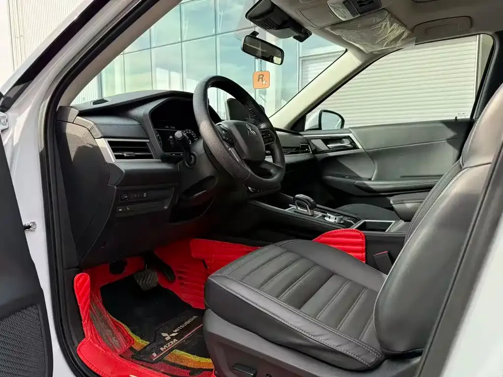 Mitsubishi Outlander 2023 из CN, фото 4