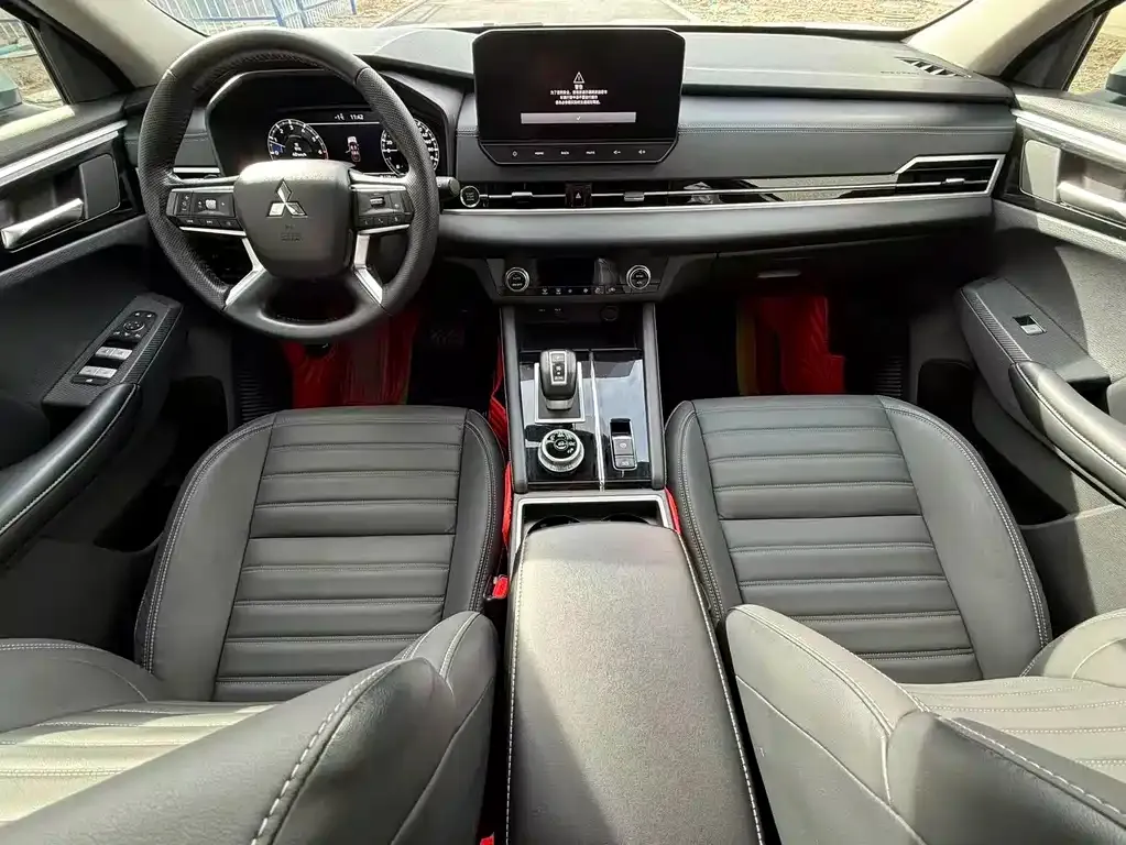 Mitsubishi Outlander 2023 из CN, фото 5