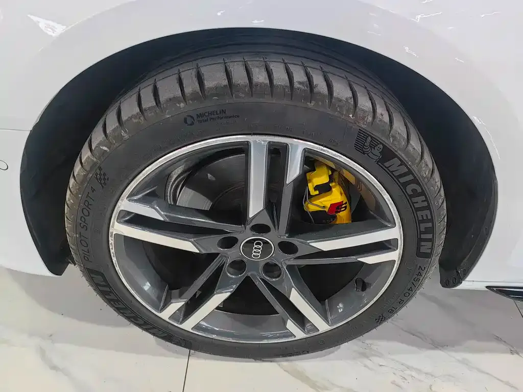 Audi A4L 2022 из CN, фото 4