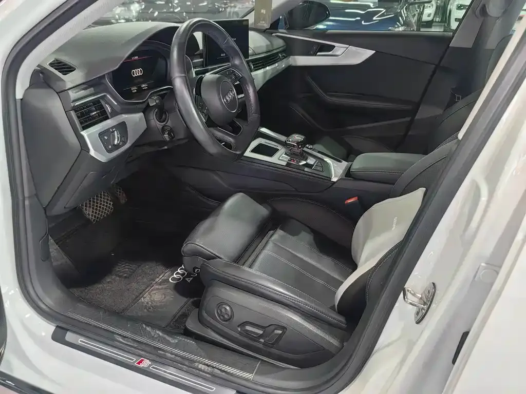 Audi A4L 2022 из CN, фото 6