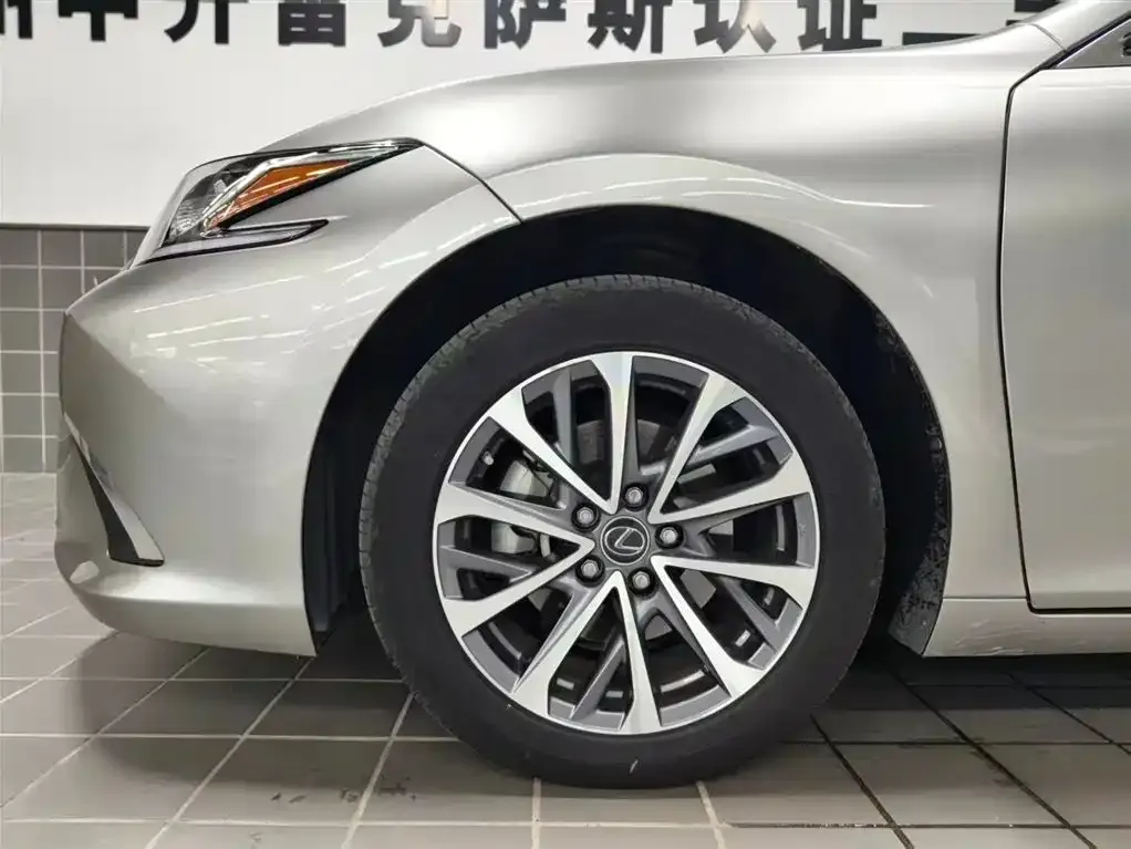 Lexus ES — фото 7