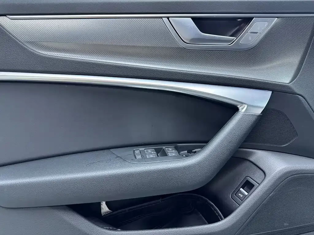 Audi A6L 2023 из CN, фото 5