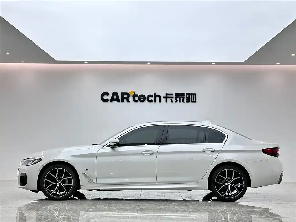 BMW 5 Series 2022 из CN, фото 2