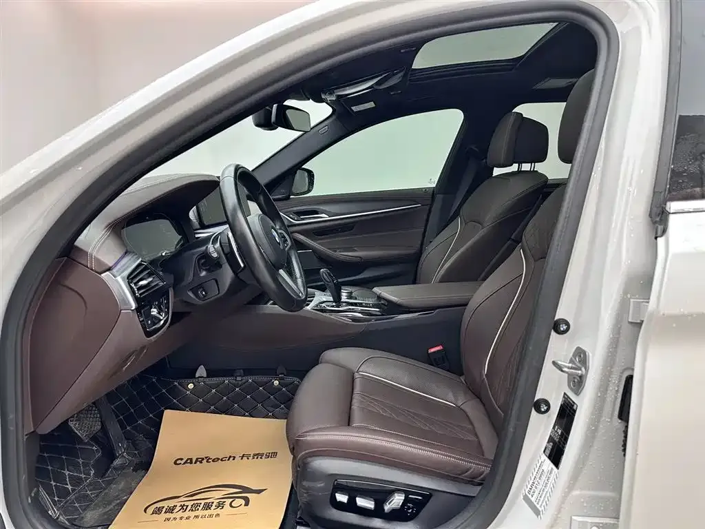 BMW 5 Series 2022 из CN, фото 8