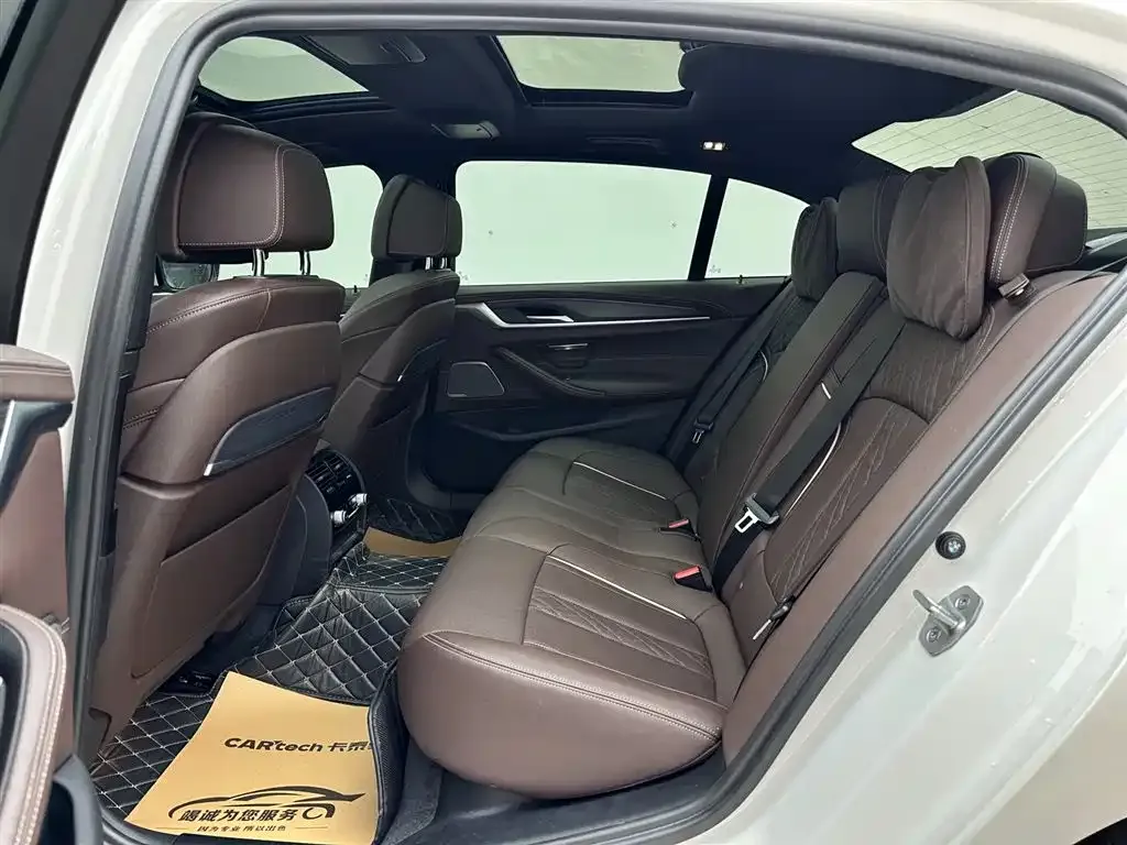 BMW 5 Series 2022 из CN, фото 9