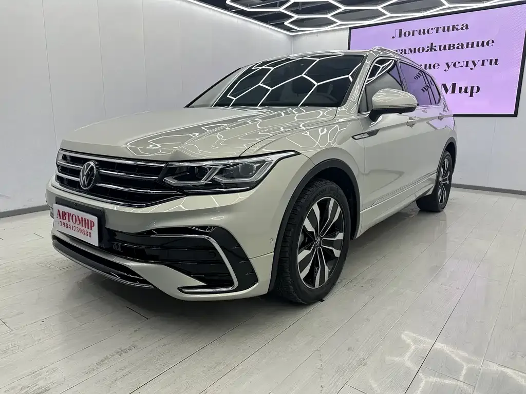 Volkswagen Tiguan L — фото 1