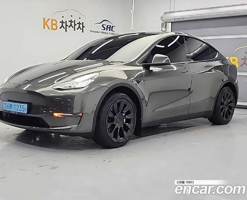 Tesla Model Y — фото 1