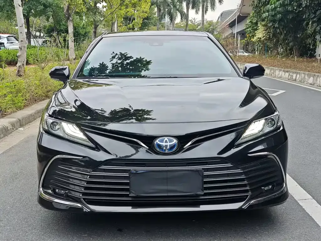 Toyota Camry — фото 2