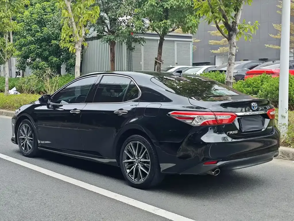 Toyota Camry — фото 4