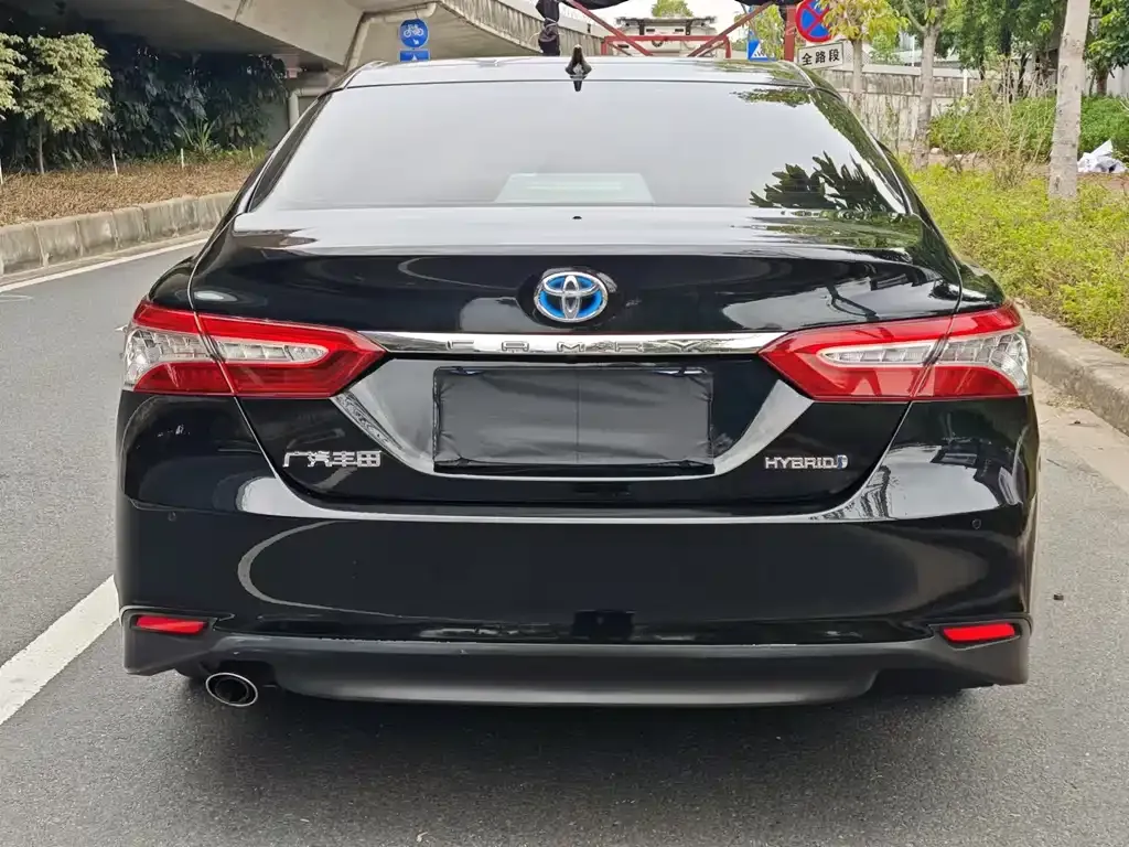 Toyota Camry — фото 5