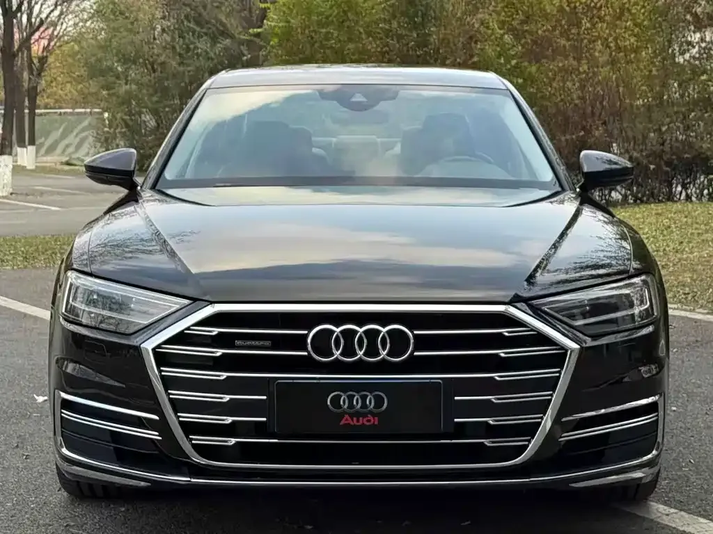 Audi A8 — фото 2