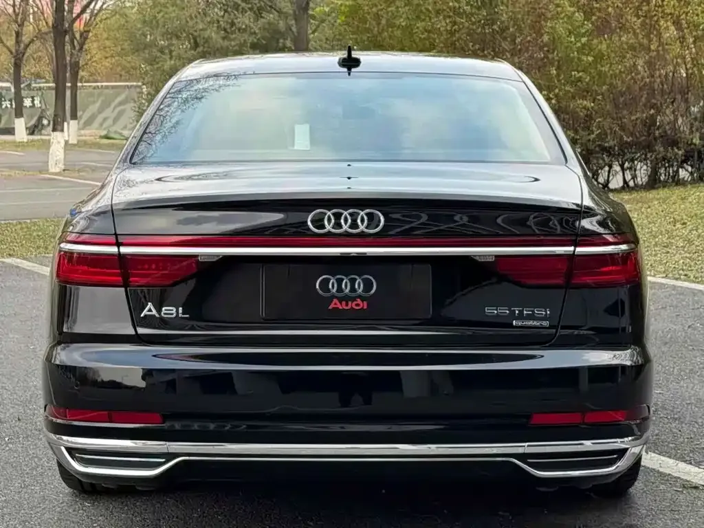 Audi A8 — фото 4