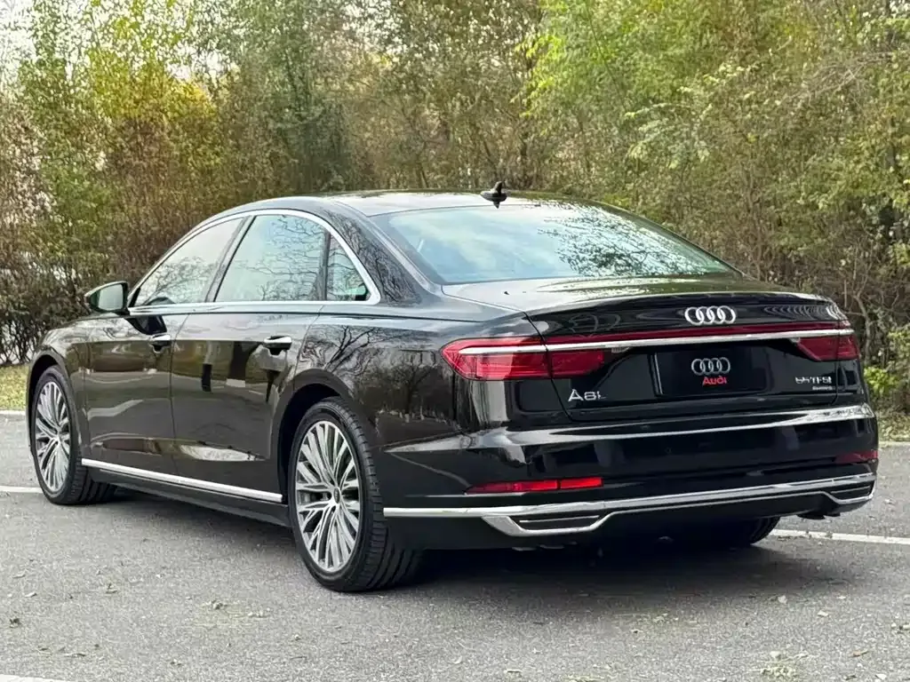 Audi A8 — фото 5