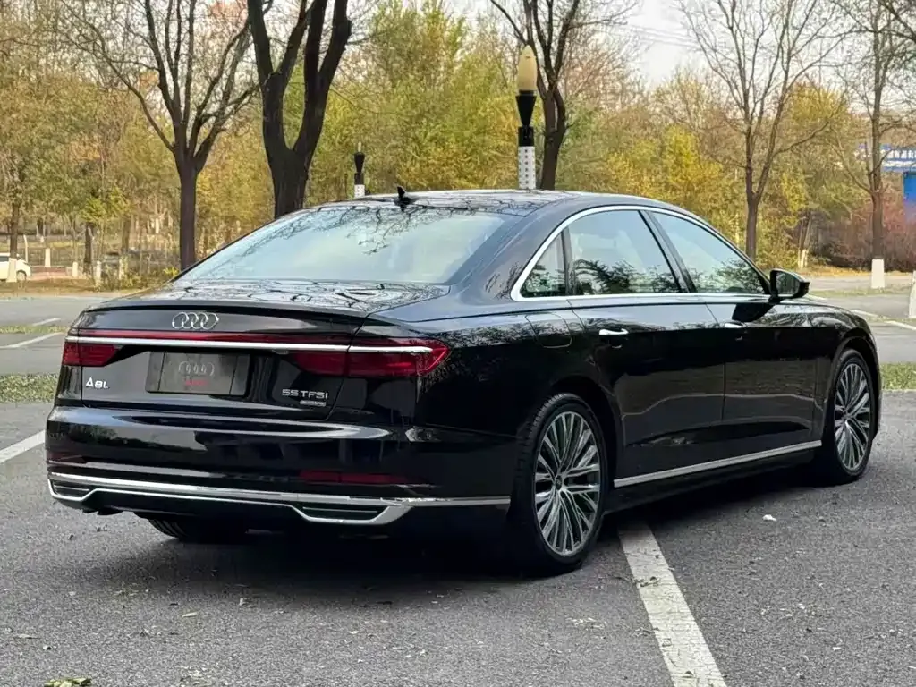 Audi A8 — фото 6