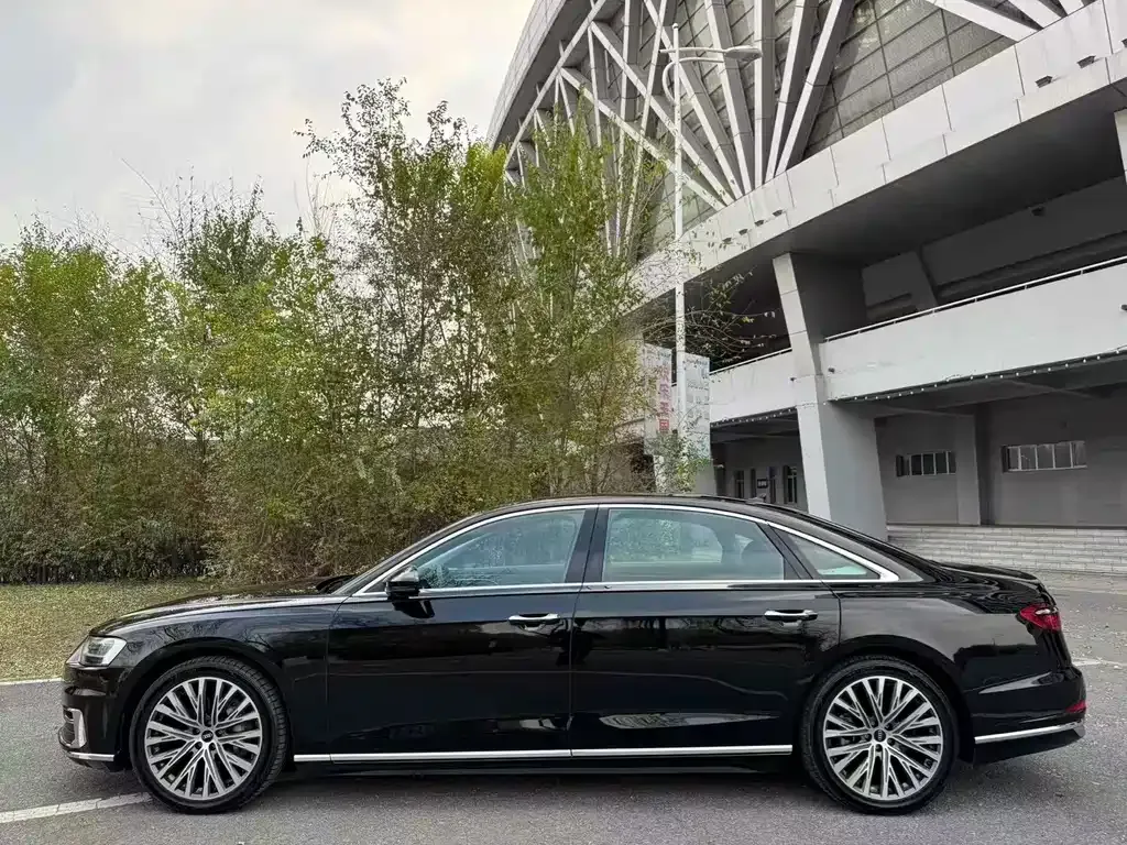 Audi A8 — фото 7