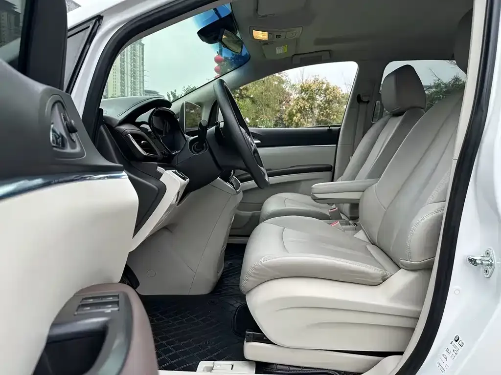 Buick GL8 2023 из CN, фото 4