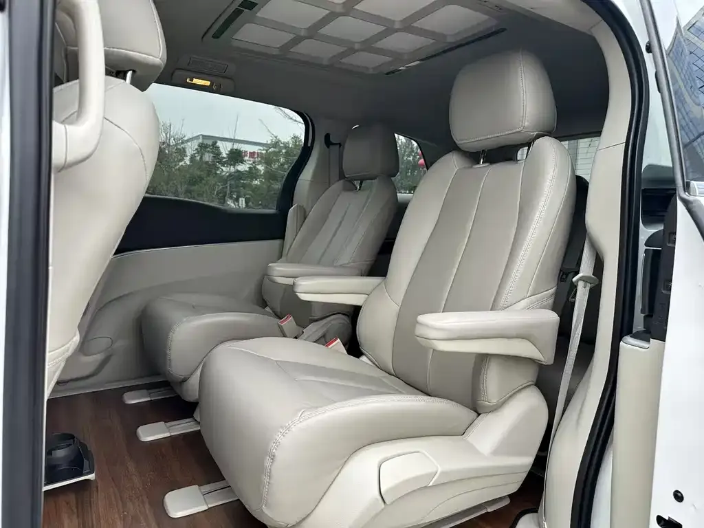 Buick GL8 2023 из CN, фото 6