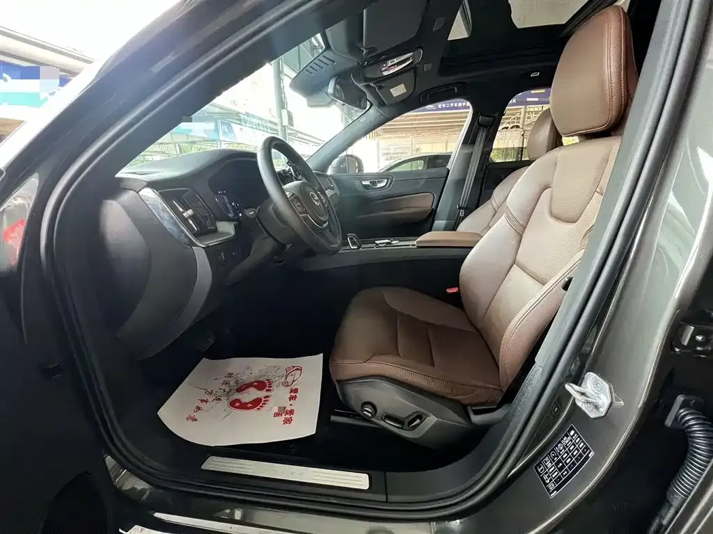 Volvo XC60 2022 из CN, фото 10