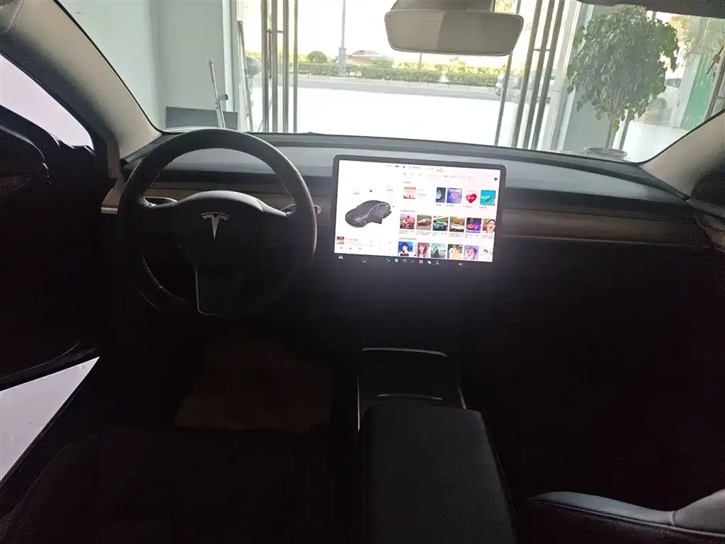 Tesla Model 3 — фото 10