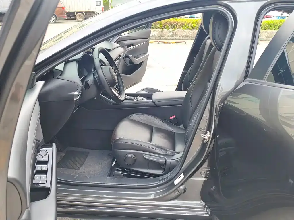 Mazda 3 Axela 2021 из CN, фото 5