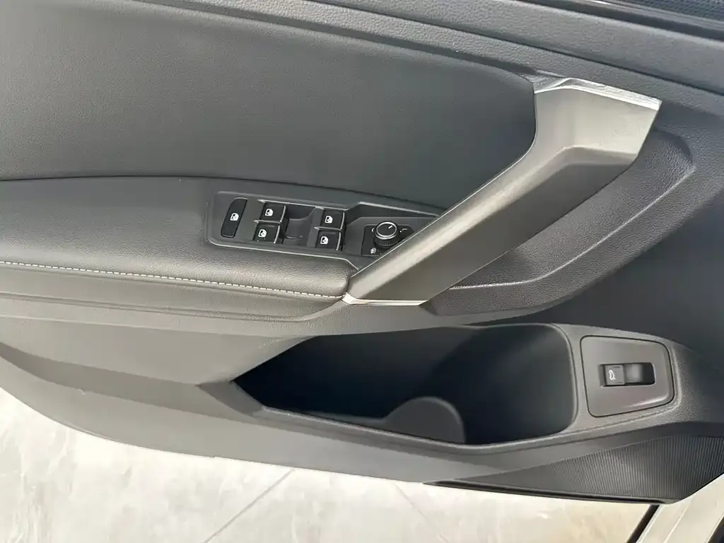 Volkswagen Tiguan L 2021 из CN, фото 7