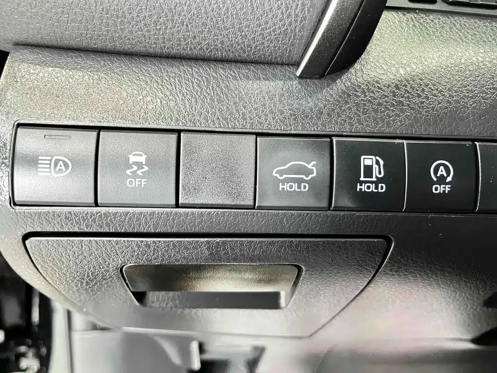 Toyota Camry — фото 10