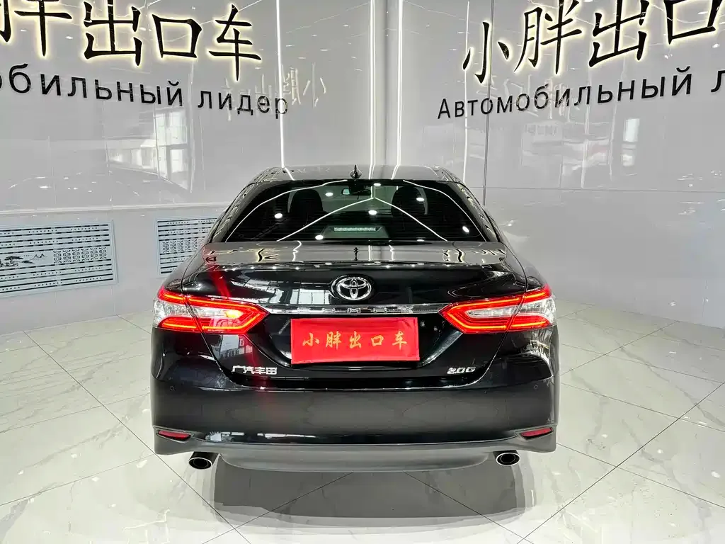 Toyota Camry — фото 5