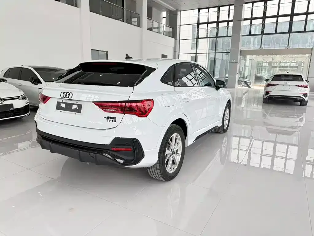 Audi Q3 Sportback — фото 4