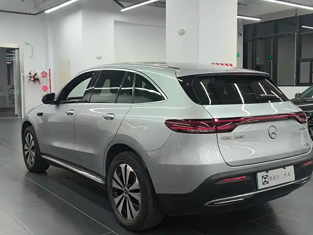 Mercedes-Benz EQC — фото 6