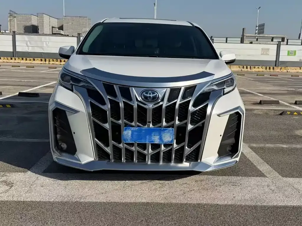 Toyota Sienna 2023 из CN, фото 2
