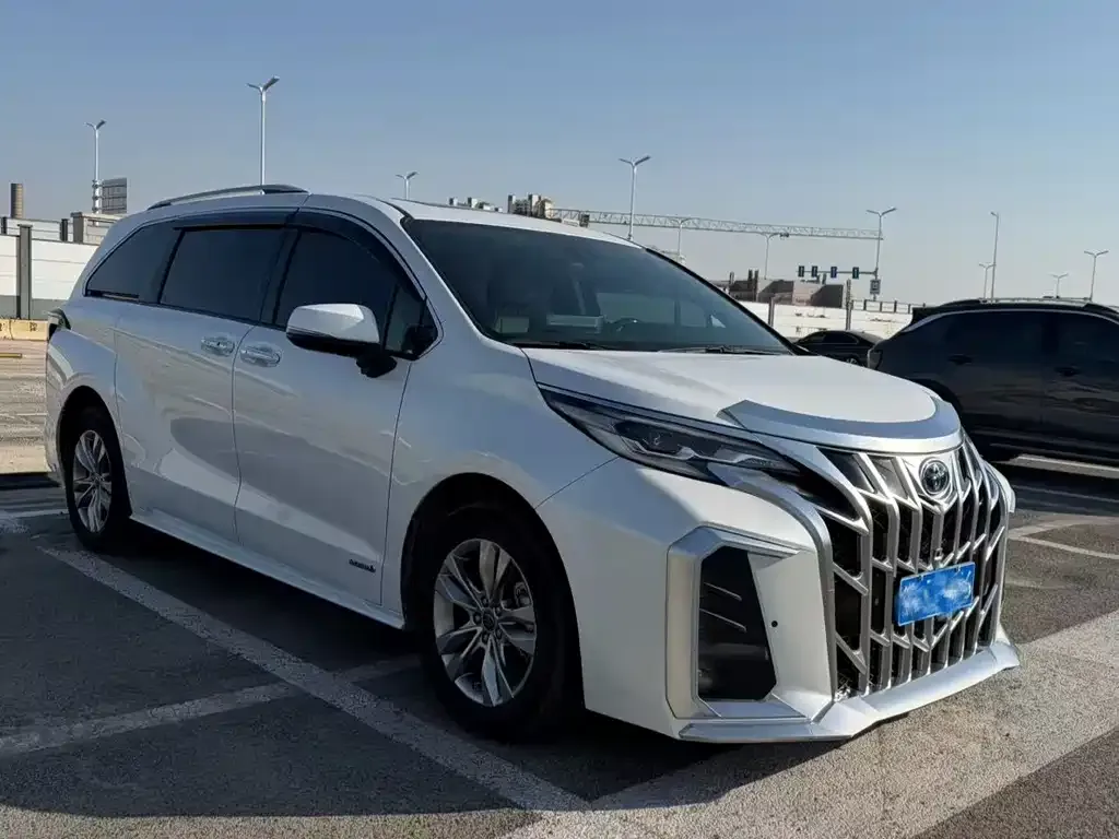 Toyota Sienna 2023 из CN, фото 3