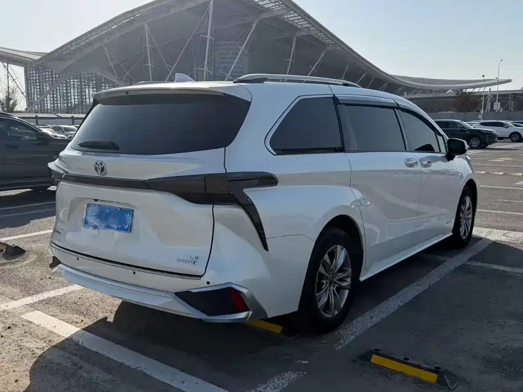 Toyota Sienna 2023 из CN, фото 6
