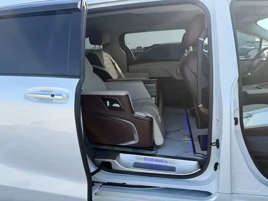 Toyota Sienna 2023 из CN, фото 7