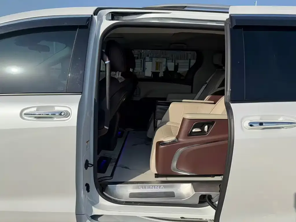 Toyota Sienna 2023 из CN, фото 9
