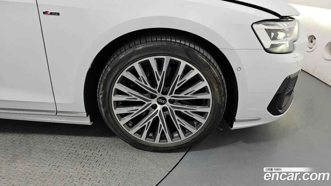 Audi A8 — фото 5