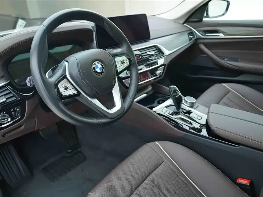BMW 5 Series — фото 10