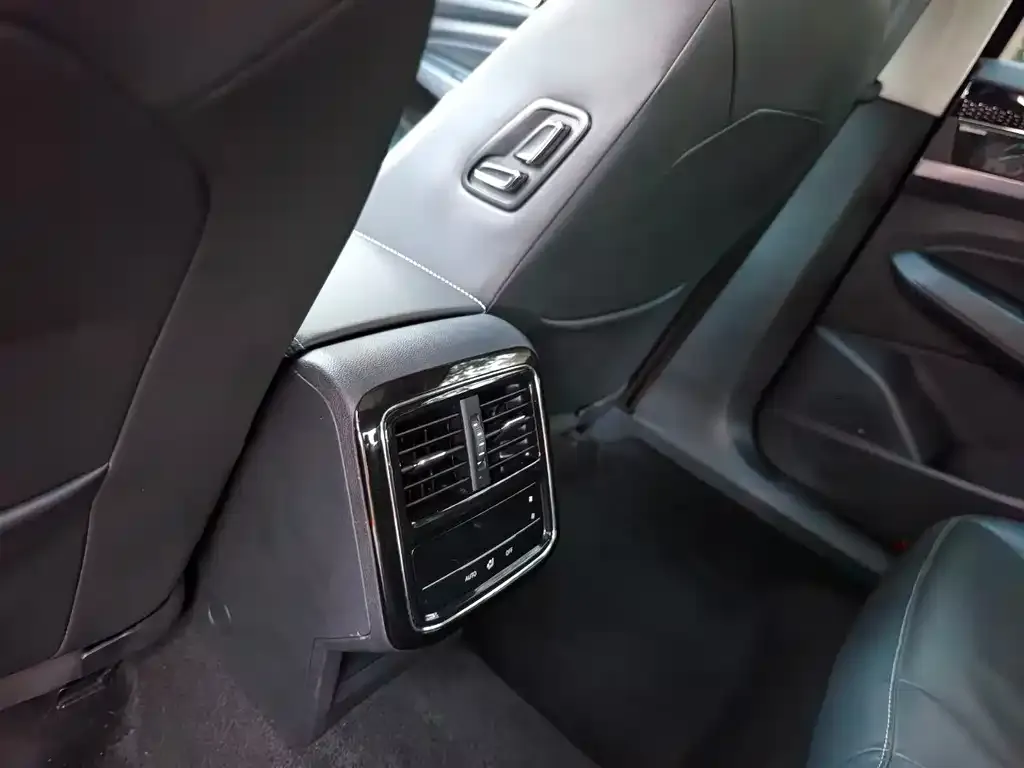 Volkswagen Passat — фото 8