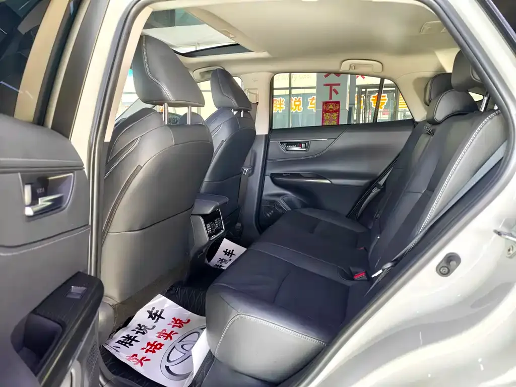 Toyota Venza 2023 из CN, фото 7
