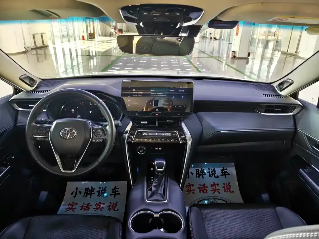 Toyota Venza 2023 из CN, фото 8