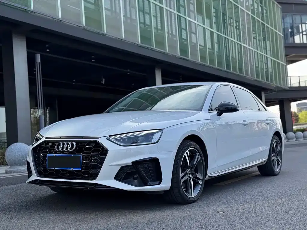 Audi A4L 2022 из CN, фото 1