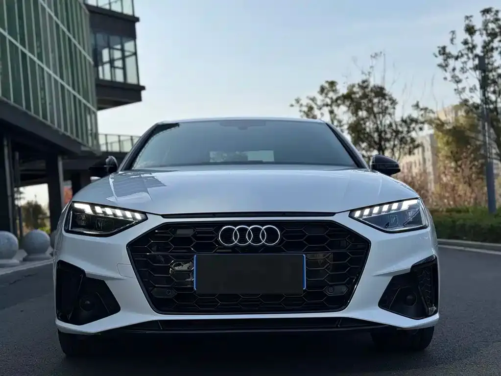 Audi A4L 2022 из CN, фото 2