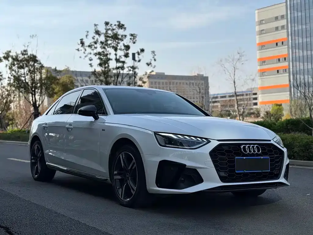 Audi A4L 2022 из CN, фото 3