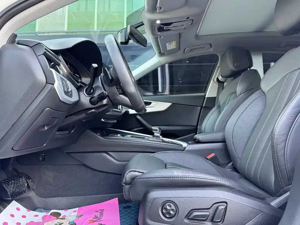 Audi A4L 2022 из CN, фото 5