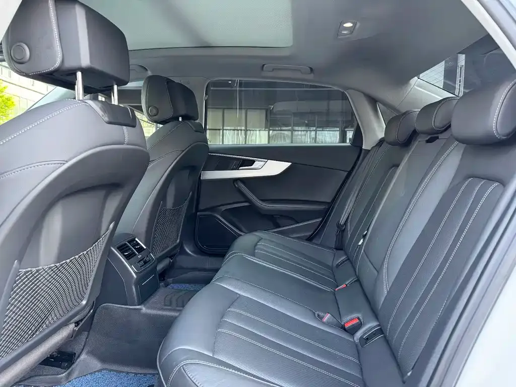 Audi A4L 2022 из CN, фото 7