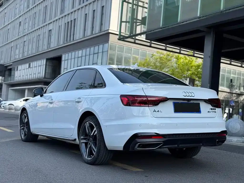 Audi A4L 2022 из CN, фото 9