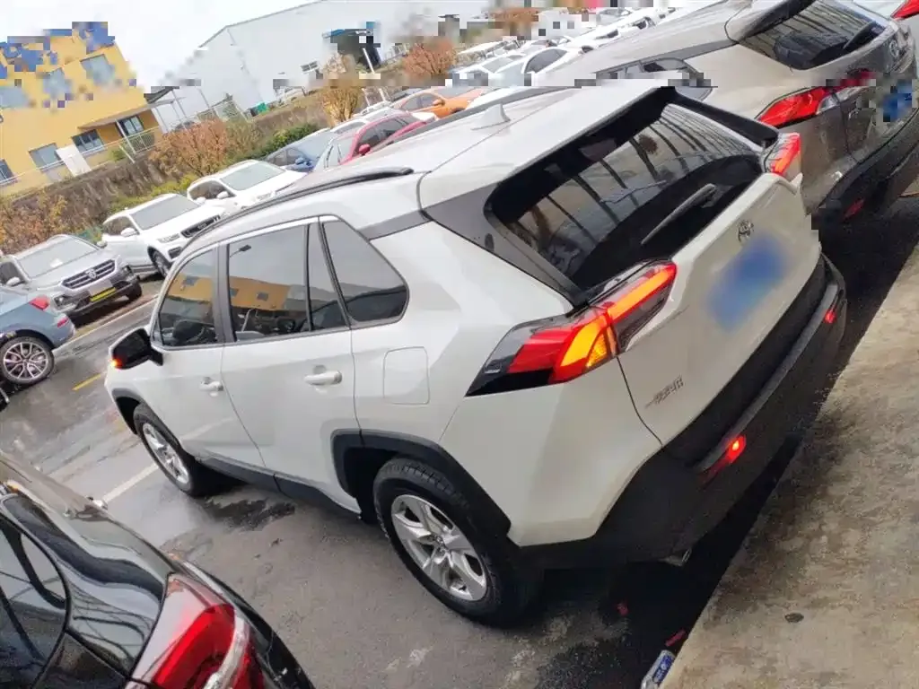 Toyota RAV4 2024 из CN, фото 5