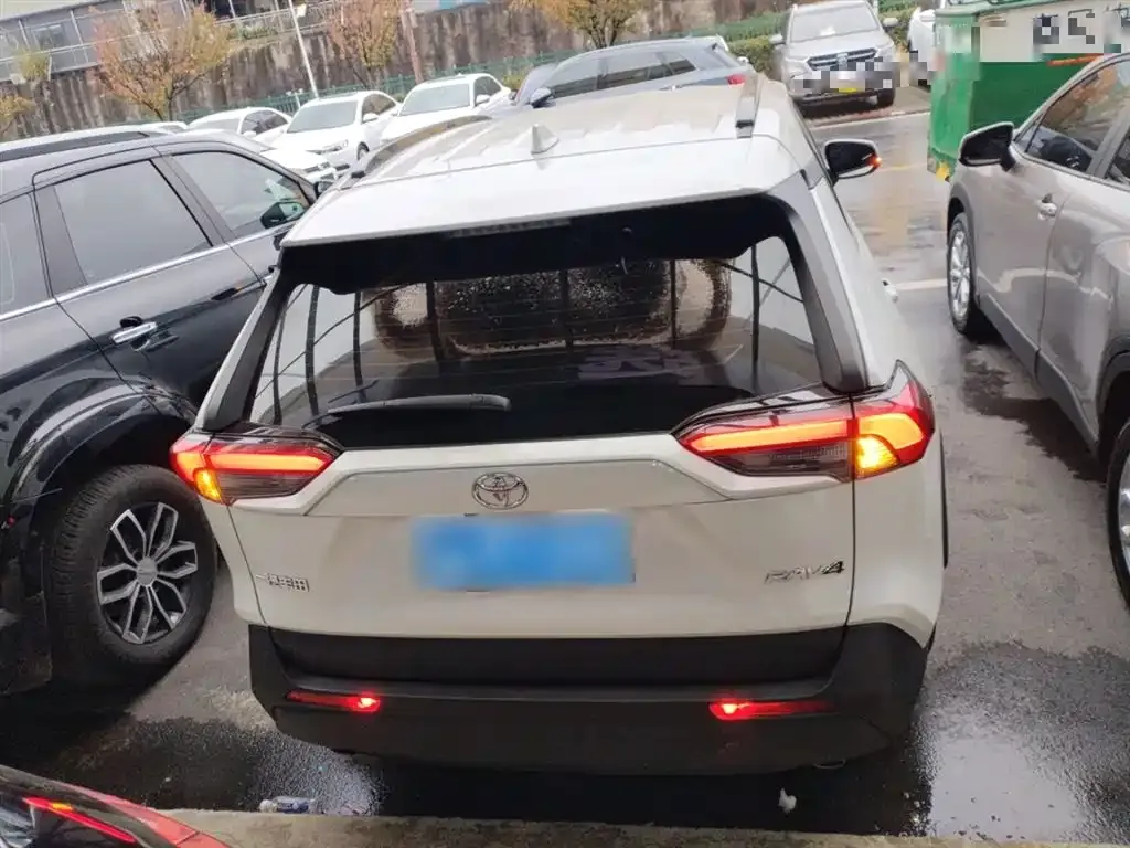 Toyota RAV4 2024 из CN, фото 6
