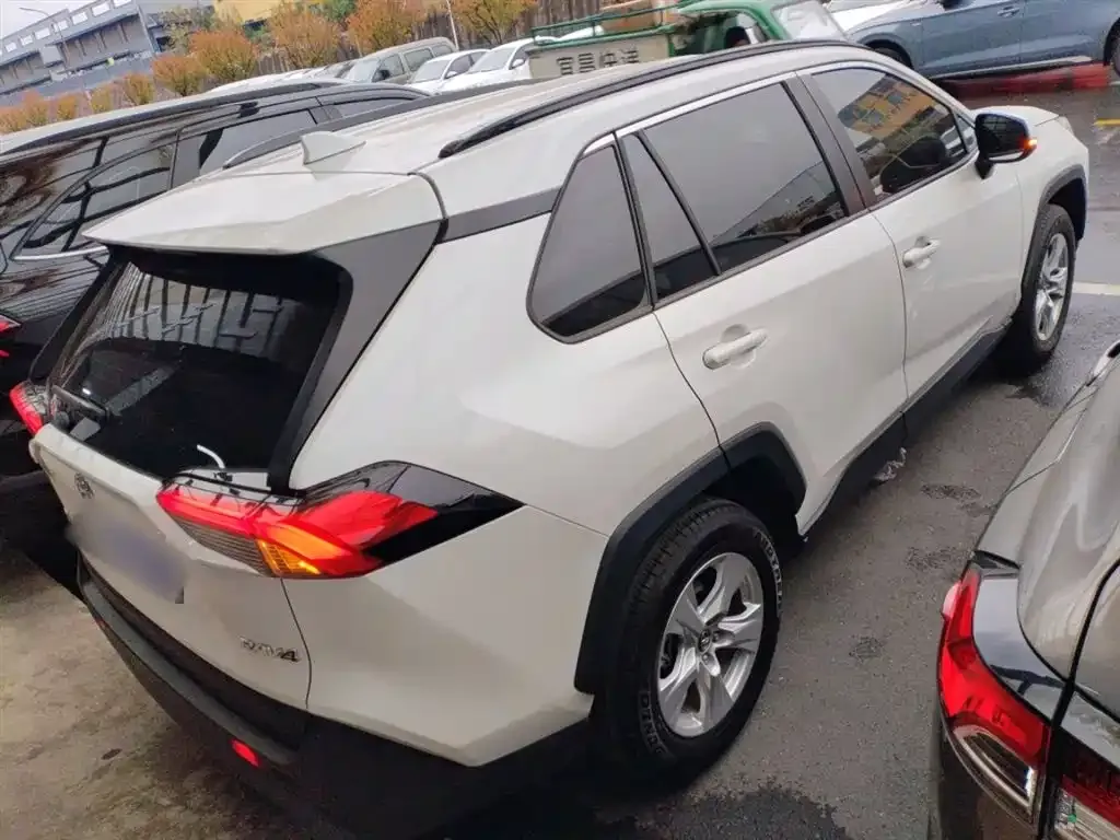 Toyota RAV4 2024 из CN, фото 7