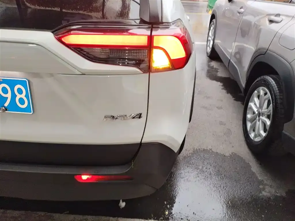 Toyota RAV4 2024 из CN, фото 8