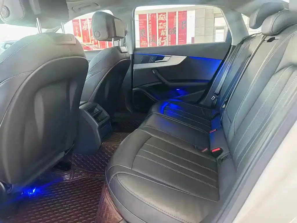 Audi A4L 2022 из CN, фото 6